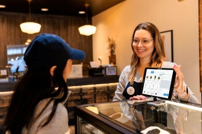 Seulement 9% des employés de première ligne seraient disposés à transférer tous leurs interactions avec d’autres salariés à des outils d'IA. (Photo : Cova Software/Pixabay) Seulement 9% des employés de première ligne seraient disposés à transférer tous leurs interactions avec d’autres salariés à des outils d'IA. (Photo : Cova Software/Pixabay)