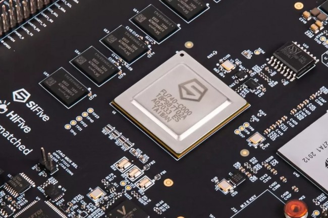 Telex : Microsoft bloque les comptes de développeurs VeraCrypt et WireGuard, SiFive lève 400 M$ pour implanter RISC-V dans les datacenters, Meta garantit 21 Md$ supplémentaires à CoreWeave