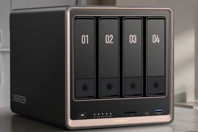 Ce serveur de fichiers NASync DXP GTà 4 baies intègre une double connectivité 10 GbE et un lecteur de cartes SD. (Crédit Ugreen) Ce serveur de fichiers NASync DXP GTà 4 baies intègre une double connectivité 10 GbE et un lecteur de cartes SD. (Crédit Ugreen)