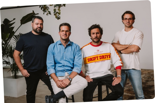 En France, l’entreprise de freelancing IT Shakers sera dirigée par ses cofondateurs (de gauche à droite) Adrián de Pedro (directeur des produits), Héctor Mata (directeur général), Nico de Luís (directeur des opérations) et Jaime Castillo (directeur financier ). (Crédit Shakers) En France, l’entreprise de freelancing IT Shakers sera dirigée par ses cofondateurs (de gauche à droite) Adrián de Pedro (directeur des produits), Héctor Mata (directeur général), Nico de Luís (directeur des opérations) et Jaime Castillo (directeur financier ). (Crédit Shakers)