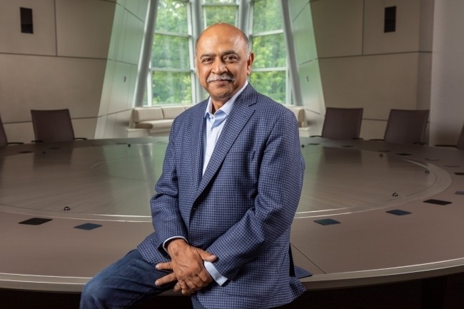 Arvind Krishna a annoncé une enveloppe de 10 Md$ pendant 5 ans pour accélérer sur le quantique. (Crédit IBM) Arvind Krishna a annoncé une enveloppe de 10 Md$ pendant 5 ans pour accélérer sur le quantique. (Crédit IBM)