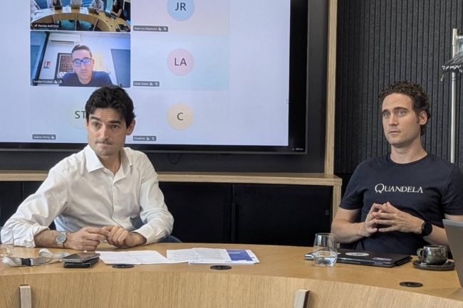 A gauche Joffrey Célestin Urbain (président du Campus Cyber) et Valérian Giesz (cofondateur et COO de Quandela) lors d'une table ronde sur la PQC le 24 juin au Campus Cyber. (Crédit DF) A gauche Joffrey Célestin Urbain (président du Campus Cyber) et Valérian Giesz (cofondateur et COO de Quandela) lors d'une table ronde sur la PQC le 24 juin au Campus Cyber. (Crédit DF)