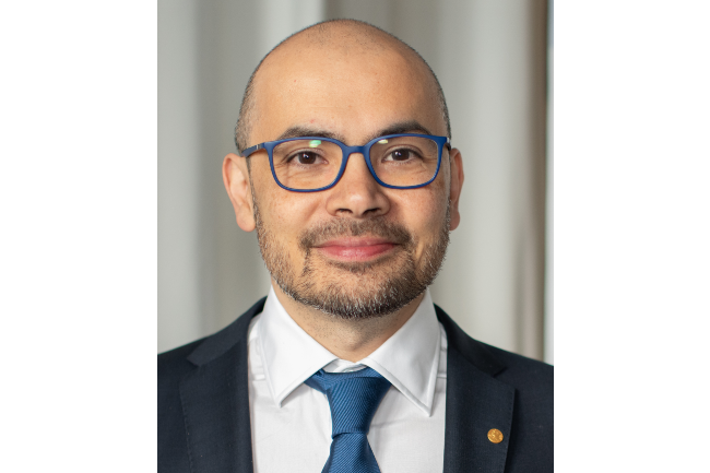 Demis Hassabis, cofondateur de Google DeepMind, quitte son poste de directeur général (CEO) pour devenir président de DeepMind et directeur scientifique d’Alphabet. (Crédit: Wikipédia) Demis Hassabis, cofondateur de Google DeepMind, quitte son poste de directeur général (CEO) pour devenir président de DeepMind et directeur scientifique d’Alphabet. (Crédit: Wikipédia)