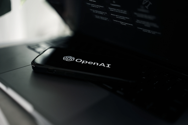 OpenAI renforce les mesures de sécurité autour d’Astra après des évaluations révélant des capacités avancées en cybersécurité. (Crédit: Unsplash) OpenAI renforce les mesures de sécurité autour d’Astra après des évaluations révélant des capacités avancées en cybersécurité. (Crédit: Unsplash)