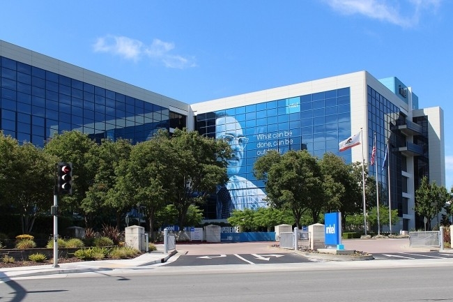 Intel lève 20 Md$ auprès des investisseurs pour financer sa transformation industrielle et renforcer ses capacités dans les semi-conducteurs. (Crédit: Wikipédia) Intel lève 20 Md$ auprès des investisseurs pour financer sa transformation industrielle et renforcer ses capacités dans les semi-conducteurs. (Crédit: Wikipédia)