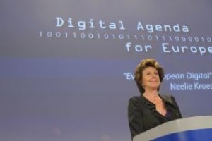 Nelly Kroes, commissaire europen, prne une informatique ouverte
