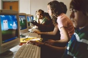 En Europe, 80% des jeunes internautes connect�s aux m�dias sociaux