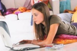 Douleurs dorsales en hausse chez les jeunes  cause de leur ordinateur
