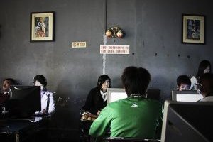 La Chine a ferm 130 000 cafs Internet en six ans