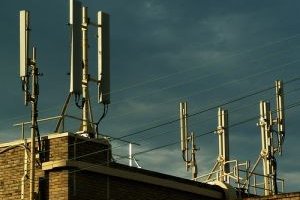 Paris suspend l'implantation d'antennes de t�l�phonie mobile