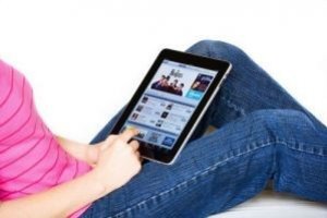 Les jeunes délaissent la télé au profit d'Internet selon BVA