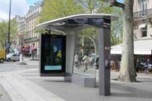 Un abribus interactif test par la ville de Paris