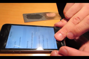 Des hackers ont tromp� le capteur biom�trique de l'IPhone 5S