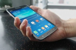 Samsung lance un smarphone  cran incurv