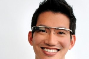 Les Google Glass bientt fabriques par le propritaire de Ray-Ban et Oakley