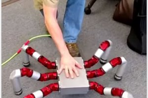 Snake Monster, un robot araigne financ par la Dfense amricaine