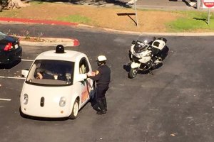 La Police arrte une Google Car ne roulant pas assez vite