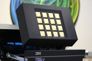 Avec le NS16e, IBM poursuit sa course  la puissance pour imiter le cerveau humain