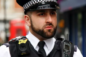 22 000 policiers anglais quips de camras en 2017