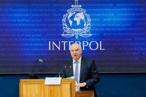 Interpol militerait pour des backdoors dans les messageries chiffres