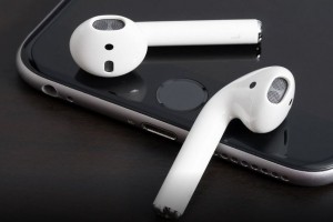 Telex : Des AirPods Pro Lite en vue, Facebook Dating se heurte au RGPD, Essential c'est fini