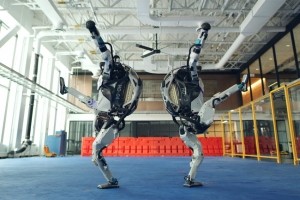 Telex : Les robots Boston Dynamics dansent, Shrek sur une disquette, Intel sous pression