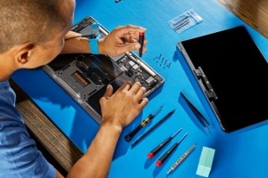 Telex : NSO goup se réorganise, Les MacBook Air et Pro M1 réparables en self-service, HireRoad acquiert People Insight