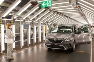 Renault monte d'un cran son WMS industriel