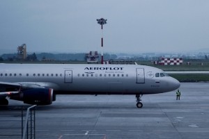 Telex : Aeroflot paralysé par une cyberattaque, Des modems dans les grues brouillent la 3G, Google délaissé au profit de ChatGPT