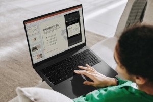 Puissance et légéreté pour le portable LG Gram Pro 17Z90TR