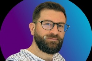 Pour l'international, Avant de Cliquer se renomme Hucency