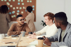 L'IA fragilise l'emploi des juniors en France