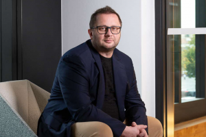 OVH écarte son DG Benjamin Revcolevschi sur fond de croissance molle