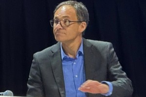 Les douanes lancent un assistant IA avec Mistral et Outscale