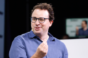 IA : peut-on appeler au ralentissement tout en investissant des centaines de milliards ?