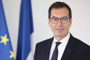 Le gouvernement lance un plan pour former � l'IA