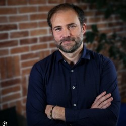  En tant qu'diteur international, nous nous adaptons. Nous avons par exemple investi dans Mistral car des clients franais nous le demandent mais nous investissons aussi dans d'autres LLM pour des clients implants dans d'autres rgions du monde qui n'o