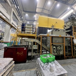 Pour mieux suivre la fabrication des pièces, les usines sont devenus connectées avec WiFi et 5G selon les besoins. (Crédit S.L.) Pour mieux suivre la fabrication des pièces, les usines sont devenus connectées avec WiFi et 5G selon les besoins. (Crédit S.L.)